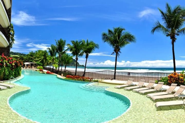 Luxury Beach Front Penthouse with Pool & Jacuzzi