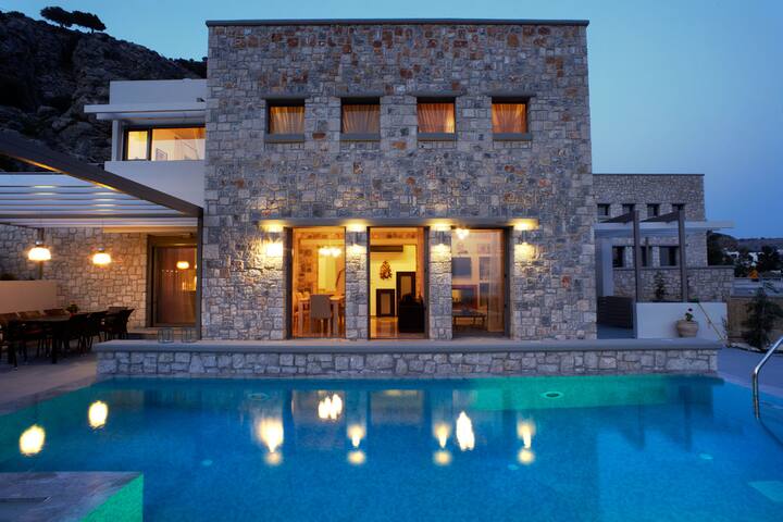 Exclusive 3 bedroom villa gallery image 2