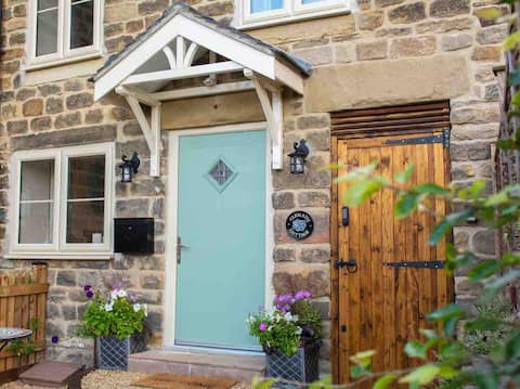 Successful Airbnb property: Clematis Cottage Fritchley in Amber Valley
