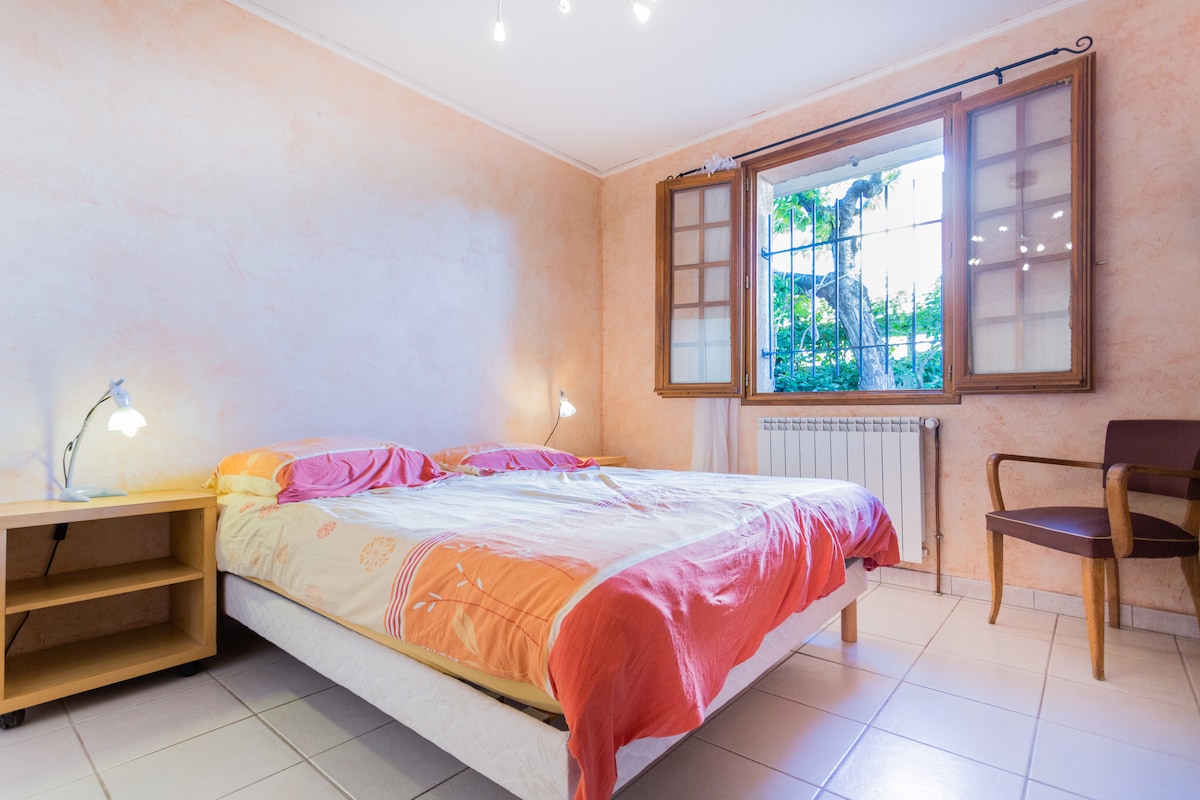 ნომერი ორადგილიანი საწოლით