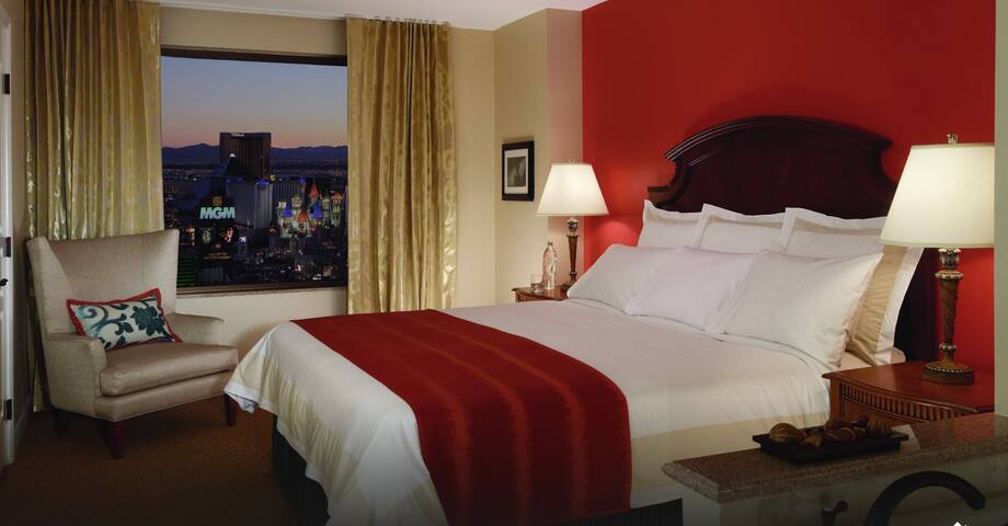 Luxury 6BR/6BA Penthouse Villa on Las Vegas Strip! gallery image 4