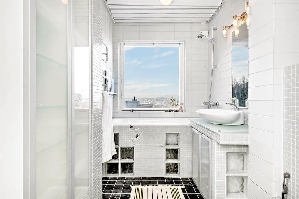 Modern and pleasant bathroom