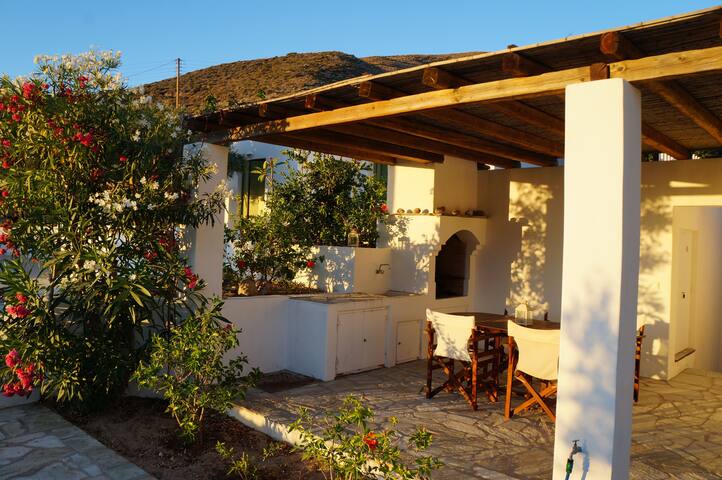 Beautiful beach house and cottage by the sea. gallery image 5