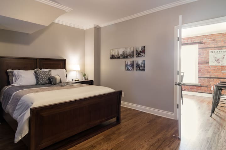 „Много стилно и много уютно. Страхотно осветление! Къщата имаше всичко, от което се нуждаехме.“ - Катрин