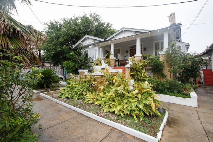 New Orleans Festival House! Jazz Fest 3 Blocks! gallery image 2