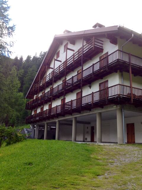 Gressoney a stone's throw from the slopes!
