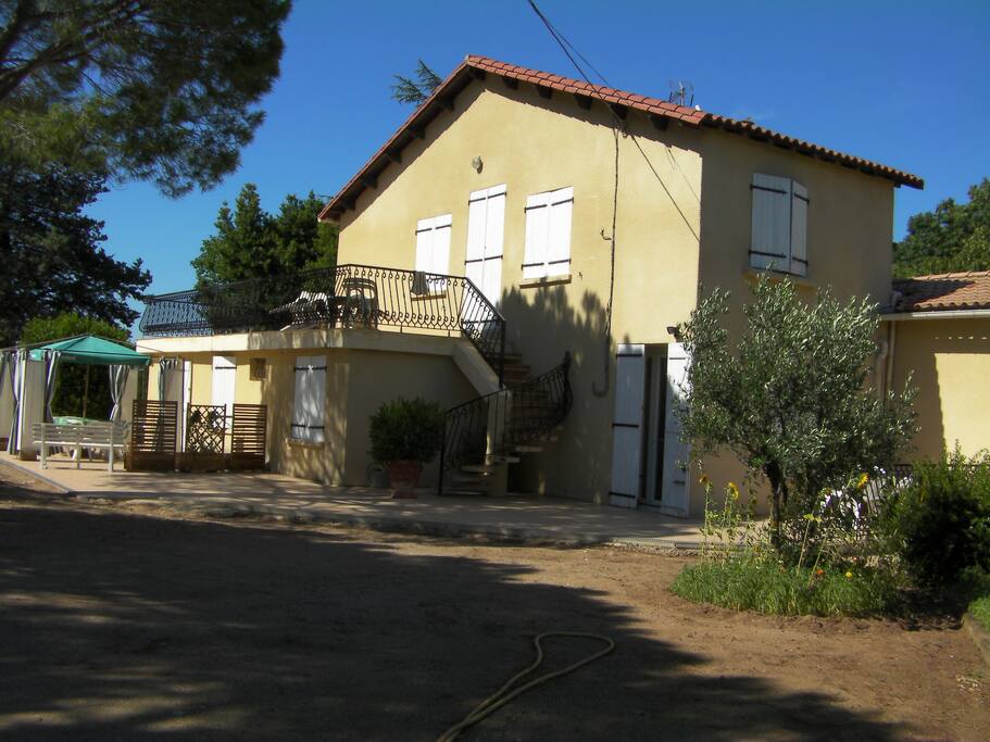 Vue de l'ensemble de la maison