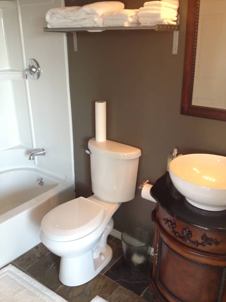 Guest apartment on hilltop farm Apartments for Rent in Bonsall