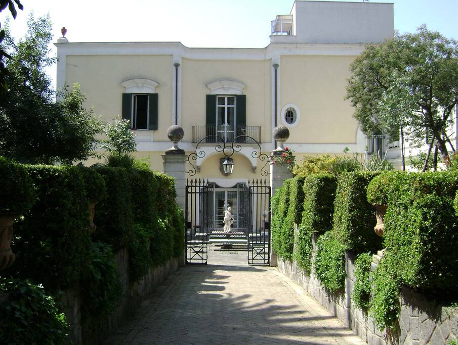 Villa San Gennariello B&B | 30 Marvelously Beautiful Airbnbs Around the World