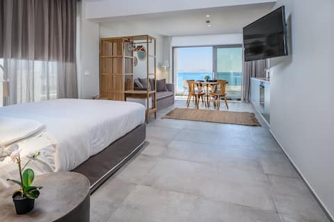 Noa Beachfront Suite