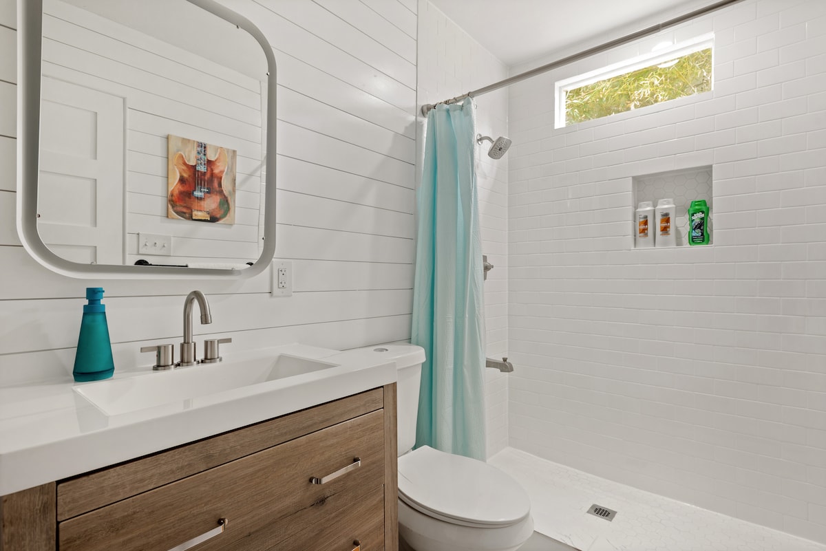 Tiny House, Big Personality w/ Hot Tub