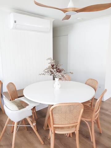 Pet friendly beach home, 3 bedrooms with a pool! gallery image 3