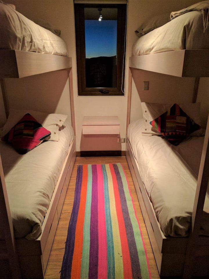 Chumba cha kulala chenye nyumba 2 za mbao