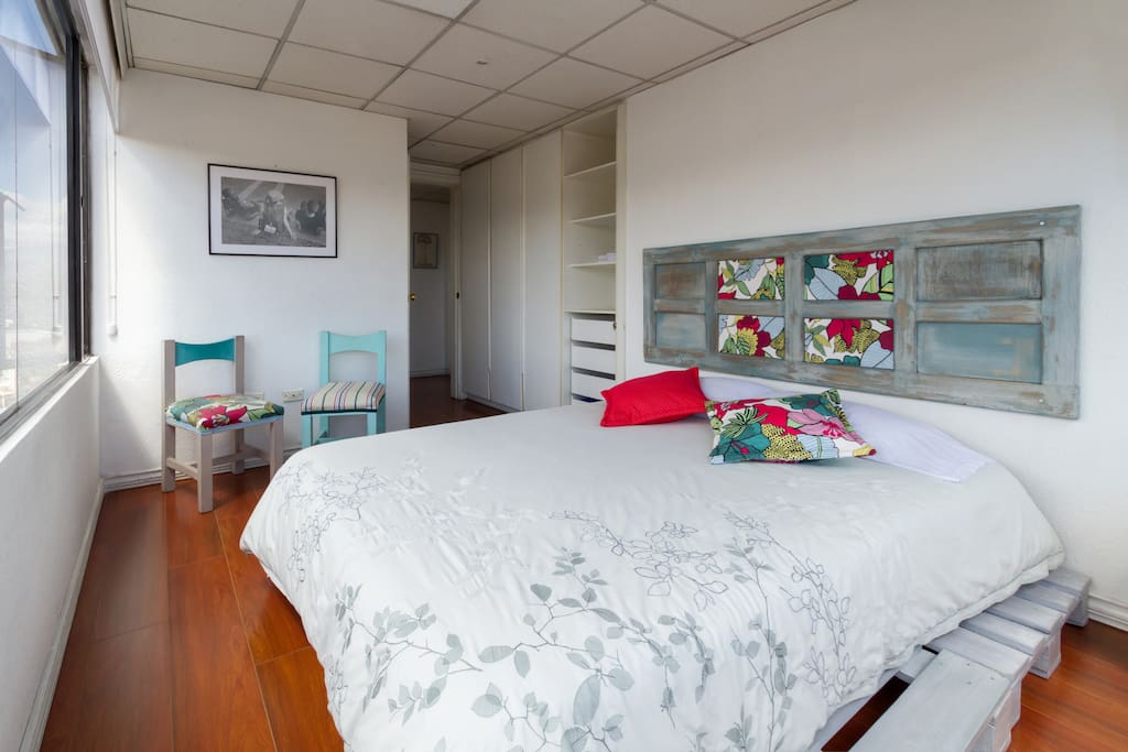 Room 1: Espectacular view, queen size bed, luminosity, spacious