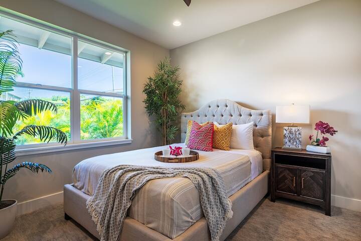 Just Steps from Maui’s Best Beach! Pool and slide gallery image 4