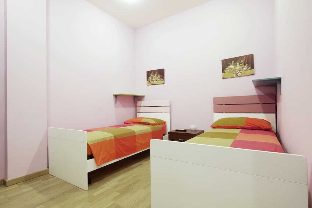 FRIENDLY ROOM