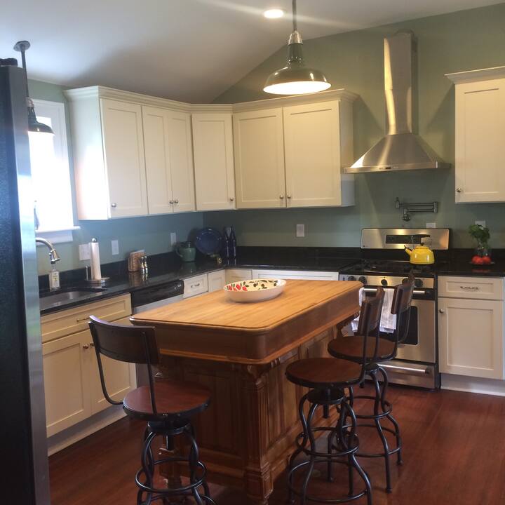 Saratoga Downtown/4 BR 3 BA/Yard/Summer Dates Houses for Rent in