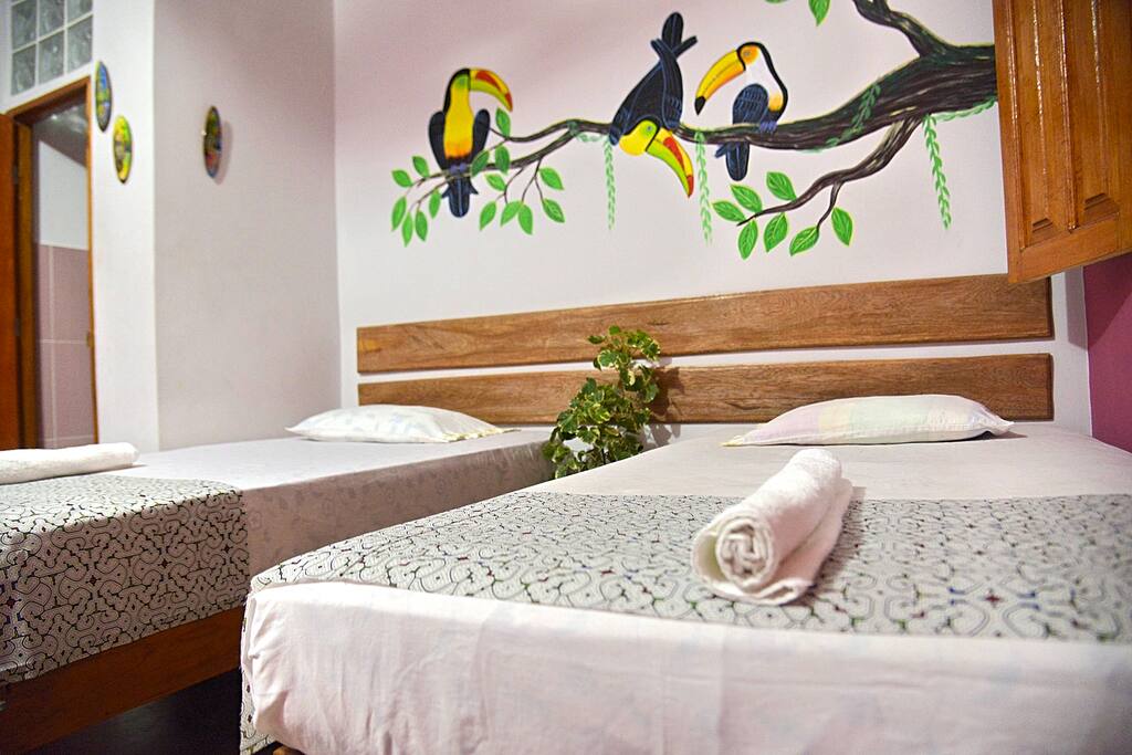 Comfortable mattress, 2 single size bed, fan and private bathroom / Confortable colchón, 2 camas tamaño individual (1 plaza y media), ventilador y baño privado
