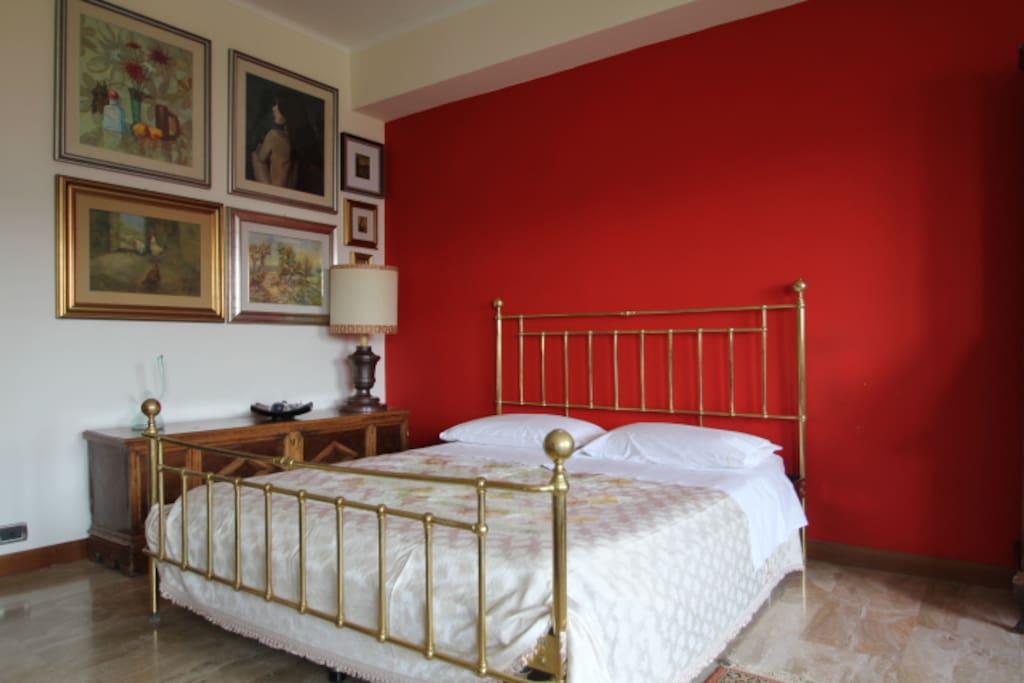 Stanza Cristiana, 1 letto matrimoniale ed 1 singolo