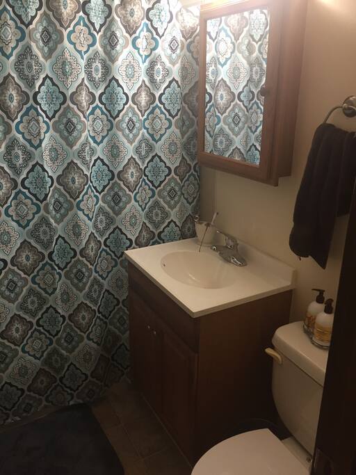 Small but functional full bath