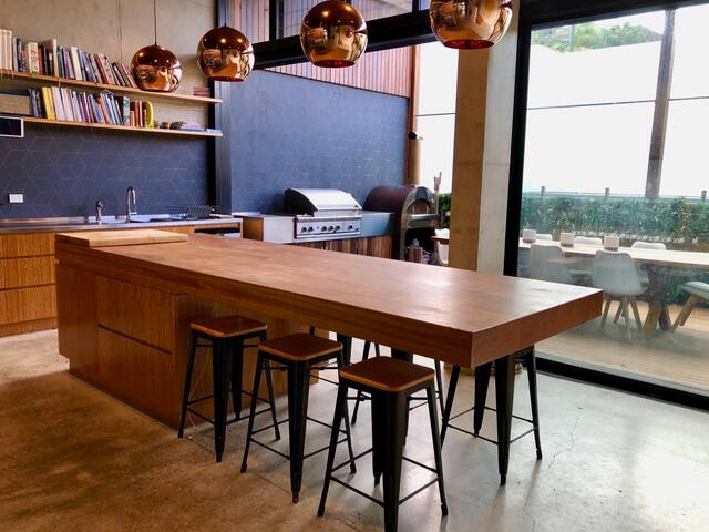 Lennox Head Luxury Entertainer gallery image 4