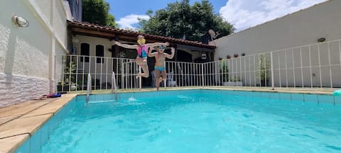 Casa w/ pool prox. Penedo rj-Jardim das Rosas.