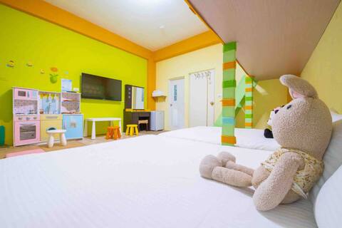 Bee Forest Quad Room (3rd floor)