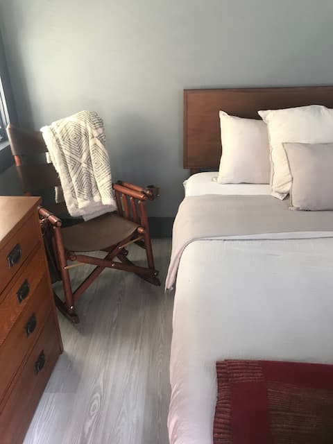 Great location! Beautiful downtown apartment!