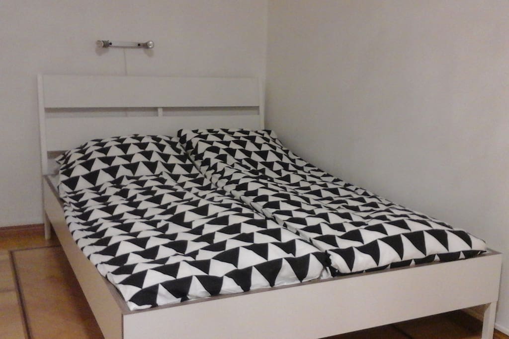 Double bed, width 140 cm