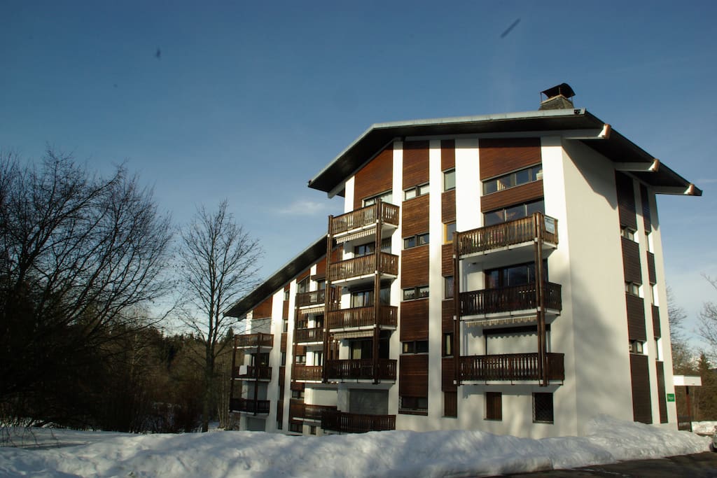 Immeuble dans un parc privé, rdc, parking à côté de l'entrée !