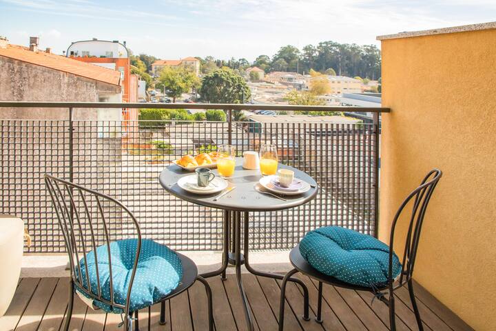 Exceptional Penthouse with Metro at the Doorstep gallery image 5