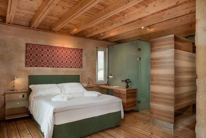 Luxury Private villa with Pool & Splendid Views gallery image 4