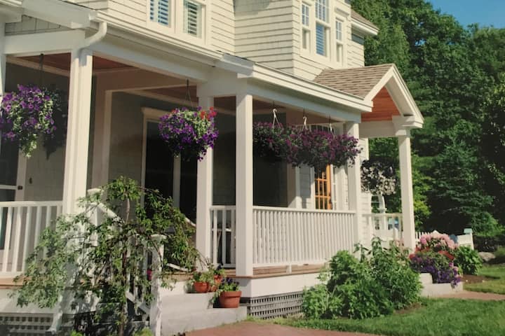 Cape Elizabeth Home close to Portland & Beaches!