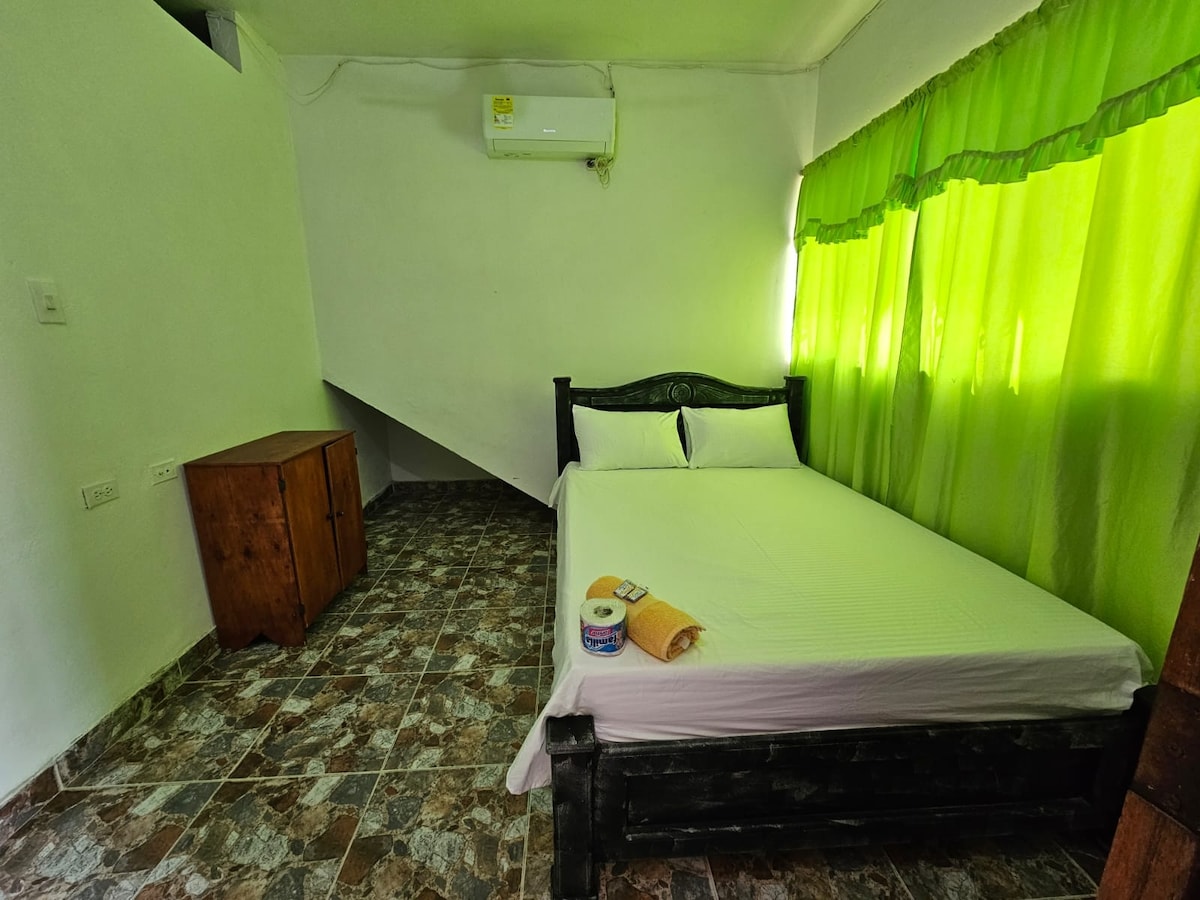 Dhomë gjumi kryesore me banjë