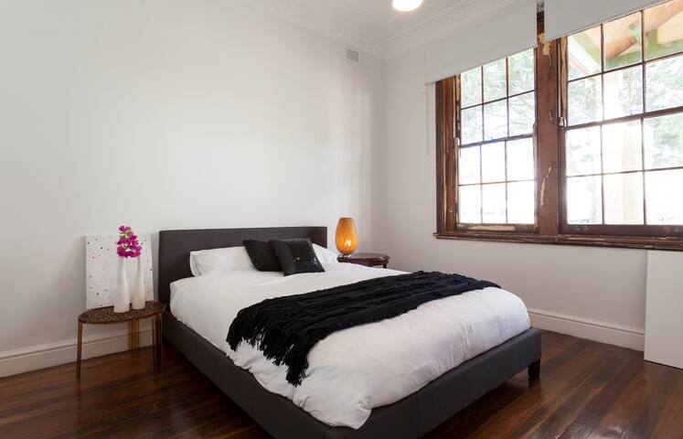 BONDI BEACH Hastings House and Flat gallery image 5