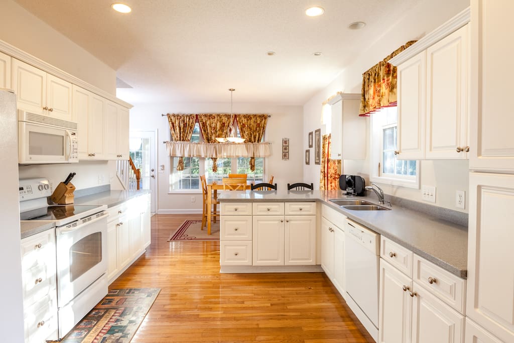 Full kitchen with all the modern amenities.
