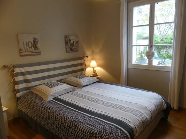 Habitación con 1 cama doble