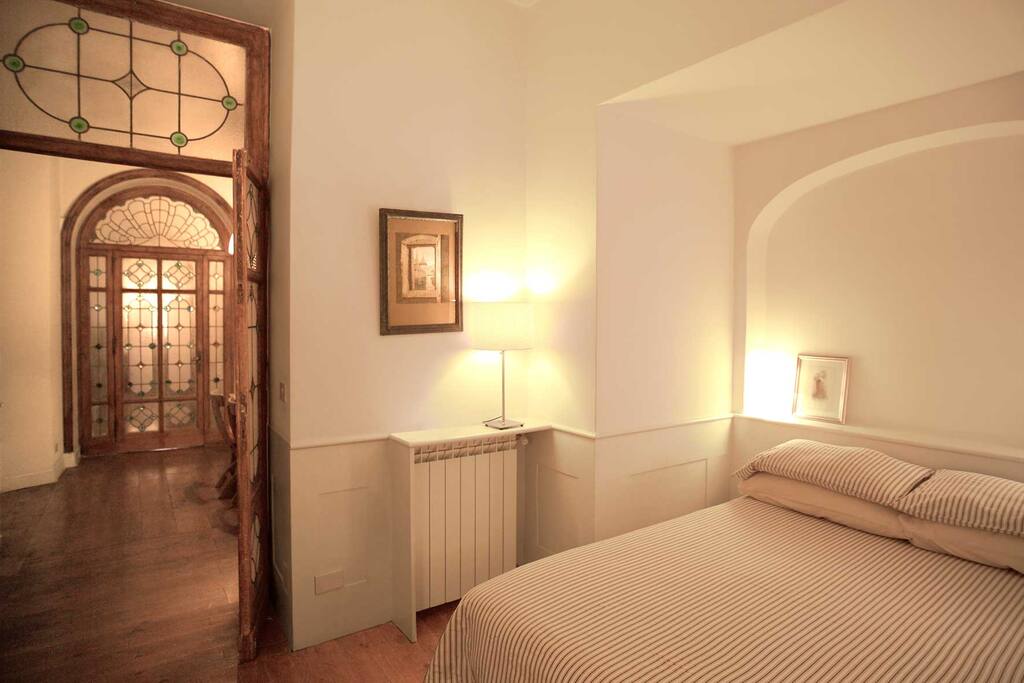 full size bedroom