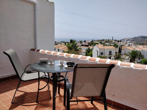 Modern flat with sea views, pool, tennis, Wi-Fi