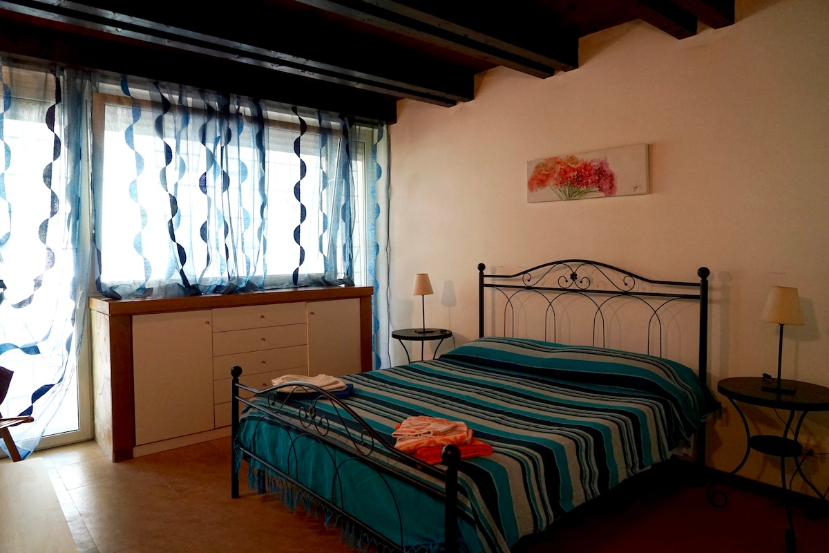 Camera matrimoniale piano terra - Ground floor bed room