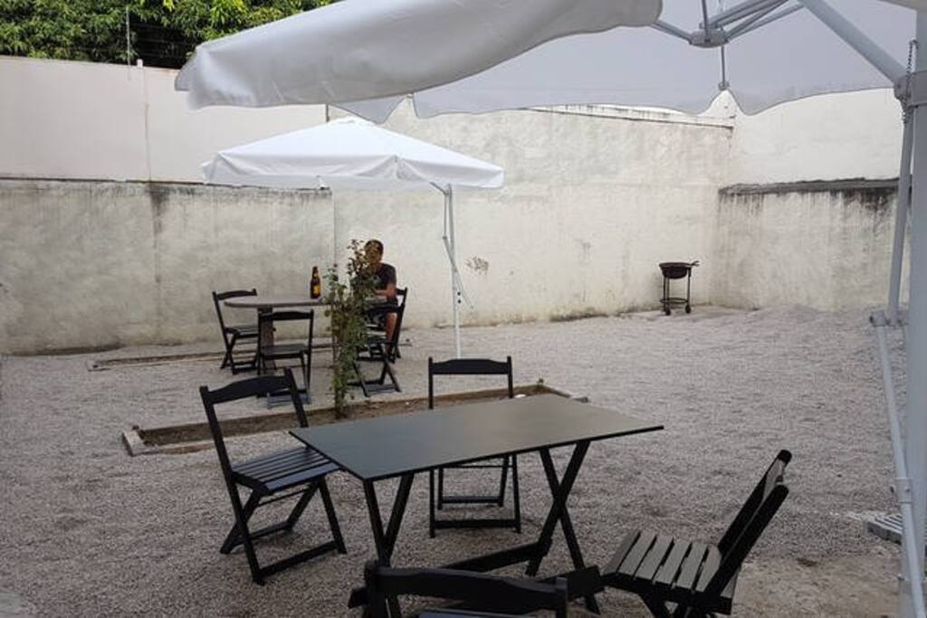 Área de lazer nos fundos da casa
