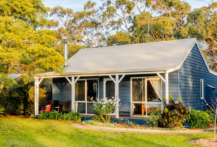 Farm Stay Lavender Cottage (Sleeps 6)