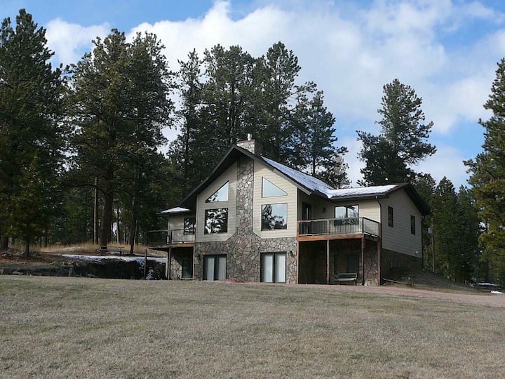 Black Hills CabinLodge at Elk Ridge Cabins for Rent in Keystone City