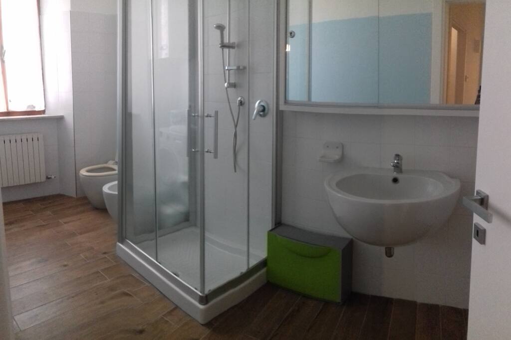 Bagno luminoso e spazioso!