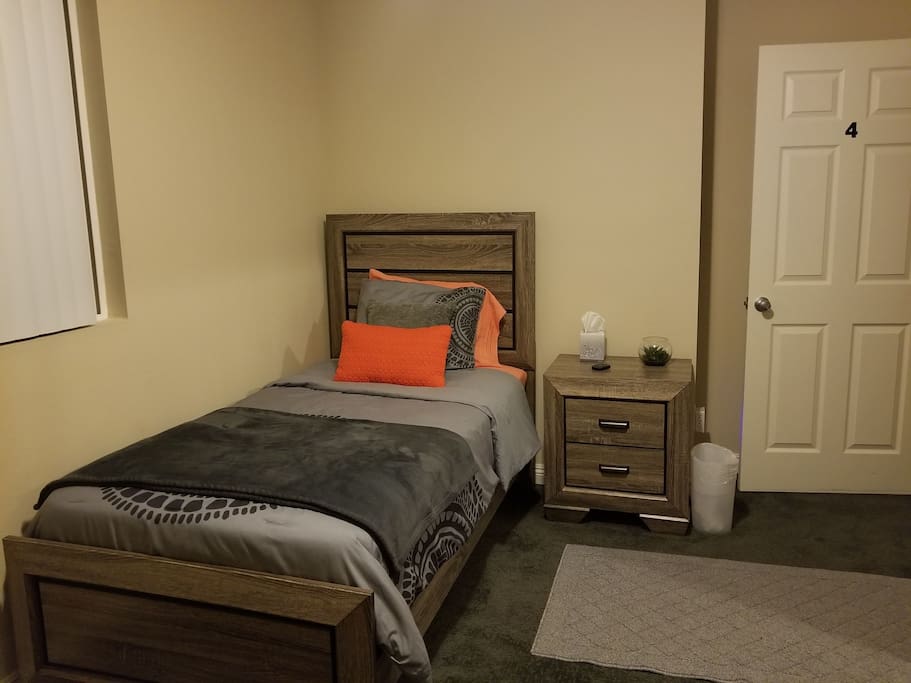 Bedroom (Twin)