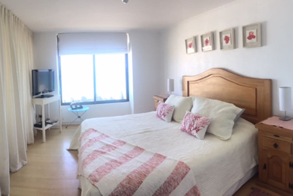 dormitorio principal con baño en suite