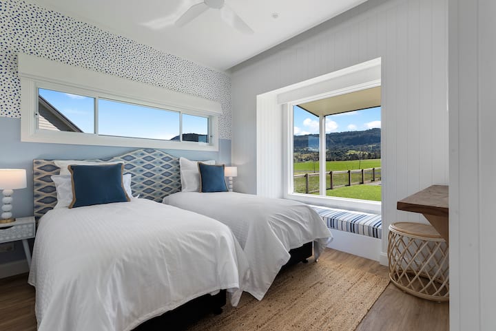 la seconda camera matrimoniale grande può essere doppia con letti singoli o king-size su richiesta