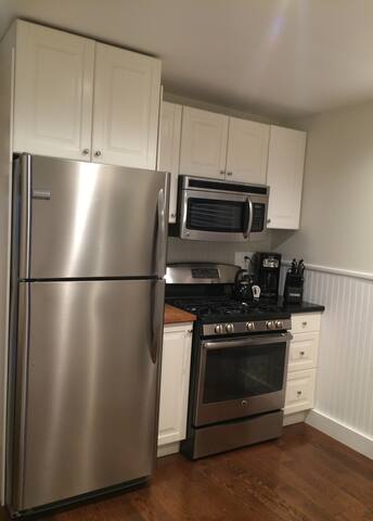 Charming Manhattan Beach Cottage gallery image 5