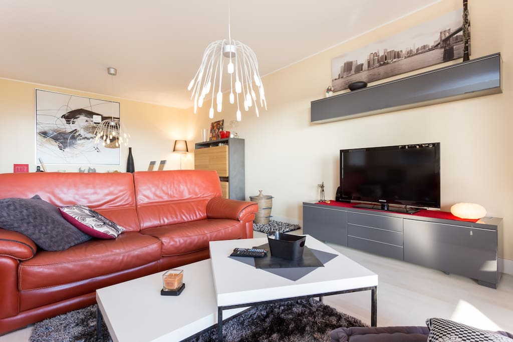Living room with flat screen TV and Multimedia