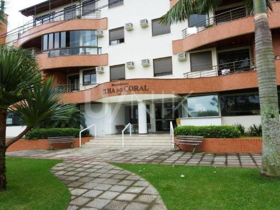 Fachada frontal do edifício.